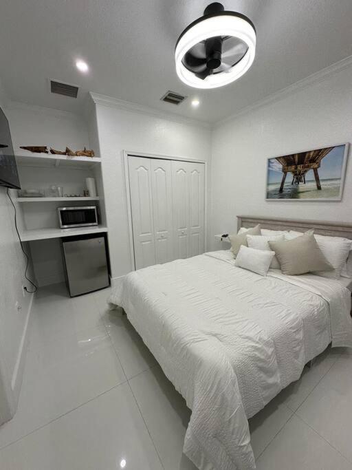 Lovers Cove Tamiami Екстериор снимка