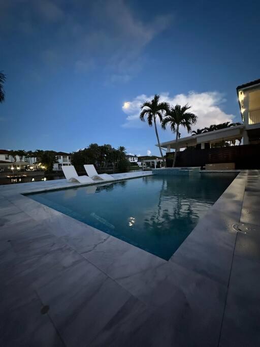 Lovers Cove Tamiami Екстериор снимка