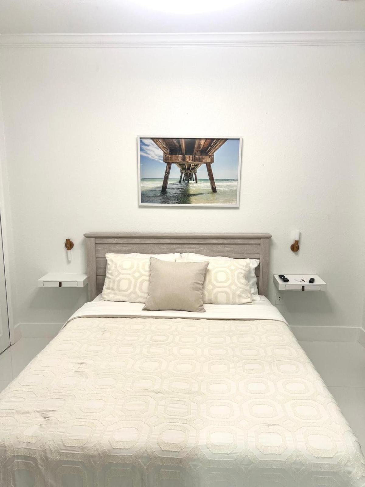 Lovers Cove Tamiami Екстериор снимка